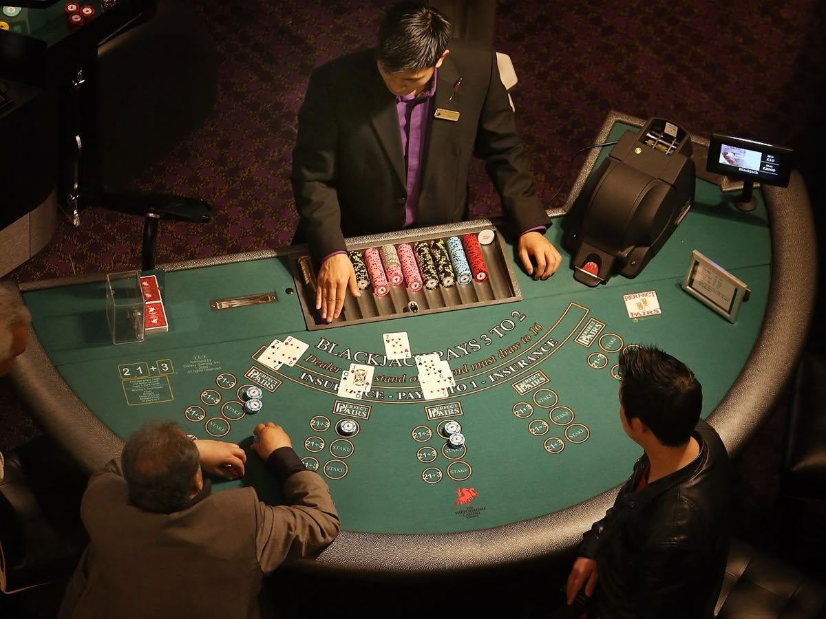 blackjack کیسینو میں پوکر گیمز